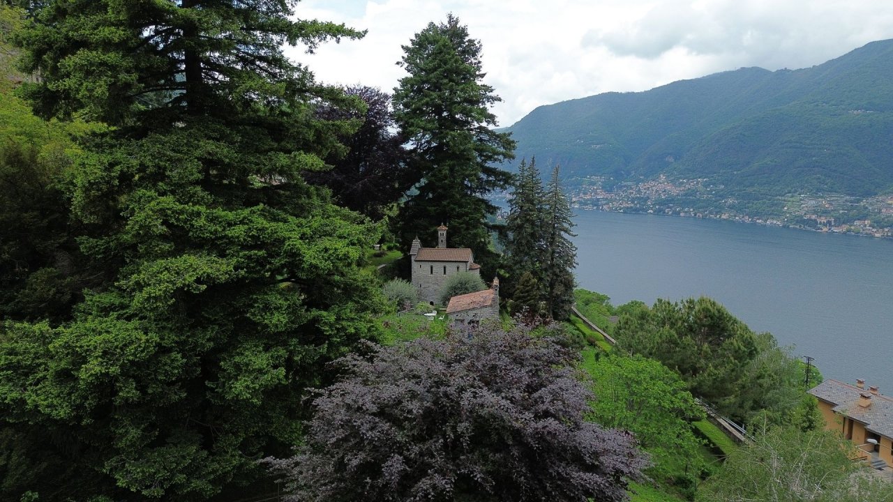 Se vende villa by the lago Faggeto Lario Lombardia foto 17